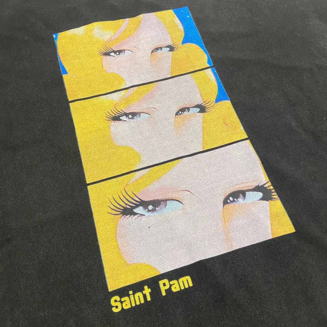 Mechao Saint Michael co-branded anime girl print, retro washed and distressed Vintage loose short sleeves, digital white ink direct injection, breathable fabric, three-dimensional and clear pattern. Fabric: Double yarn 240g Style number: S806 Size: S-M-L-XL Color: Washed black Price: P118